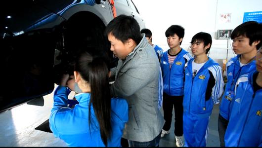 學汽車運用與維修專業(yè)去哪里？來德州躍華學校吧