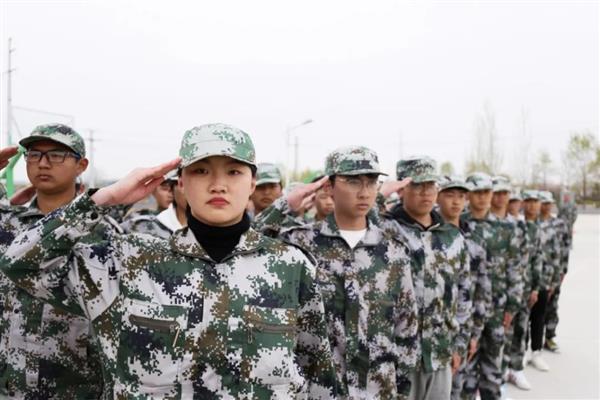 挑戰(zhàn)自我，勇于拼搏——蘭州新華互聯(lián)網(wǎng)中等職業(yè)學校春訓總結大會