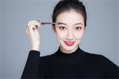 怎么才能學(xué)好化妝？   
