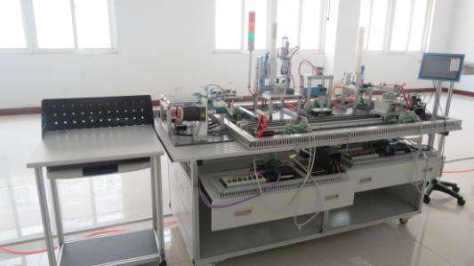 機(jī)電的未來發(fā)展模式是怎么樣的？煙臺機(jī)電學(xué)校正在講解