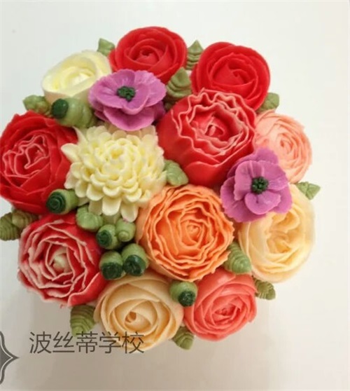煙臺(tái)波斯蒂糕點(diǎn)培訓(xùn)學(xué)校韓式裱花班開(kāi)班啦！趕快來(lái)圍觀！