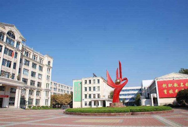 青島中魯中等專業(yè)學(xué)校校址在哪兒？如何報(bào)名？